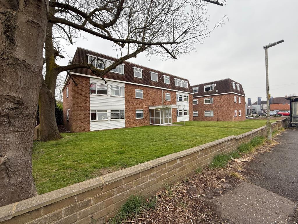 Lot: 14 - FREEHOLD GROUND RENTS - External photo of the block